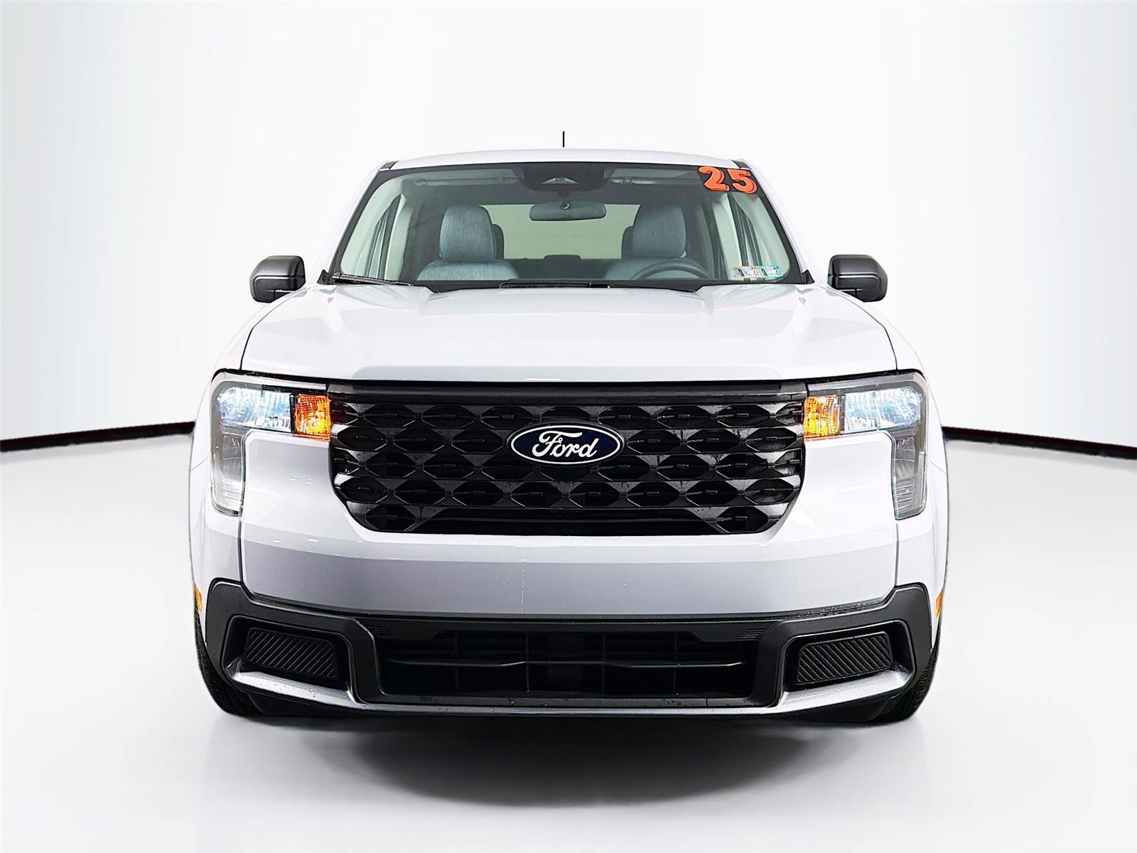 Used 2025 Ford Maverick XLT image 2