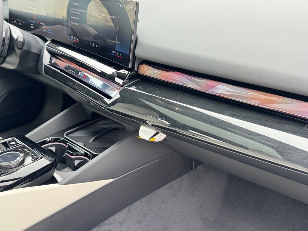 New 2026 BMW 550e xDrive w/ Premium Package image 25