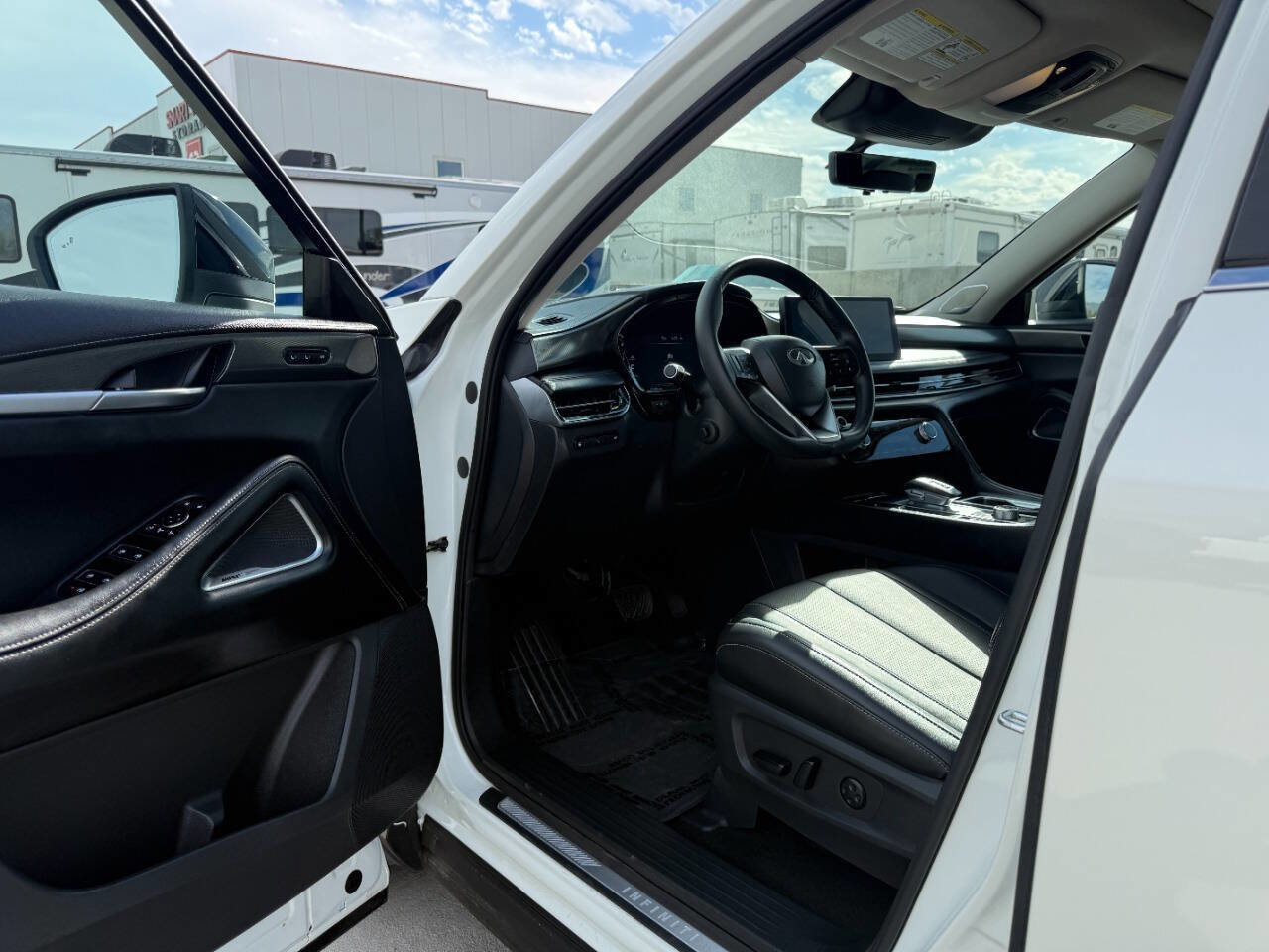 Used 2025 INFINITI QX60 Luxe w/ Vision Package image 16