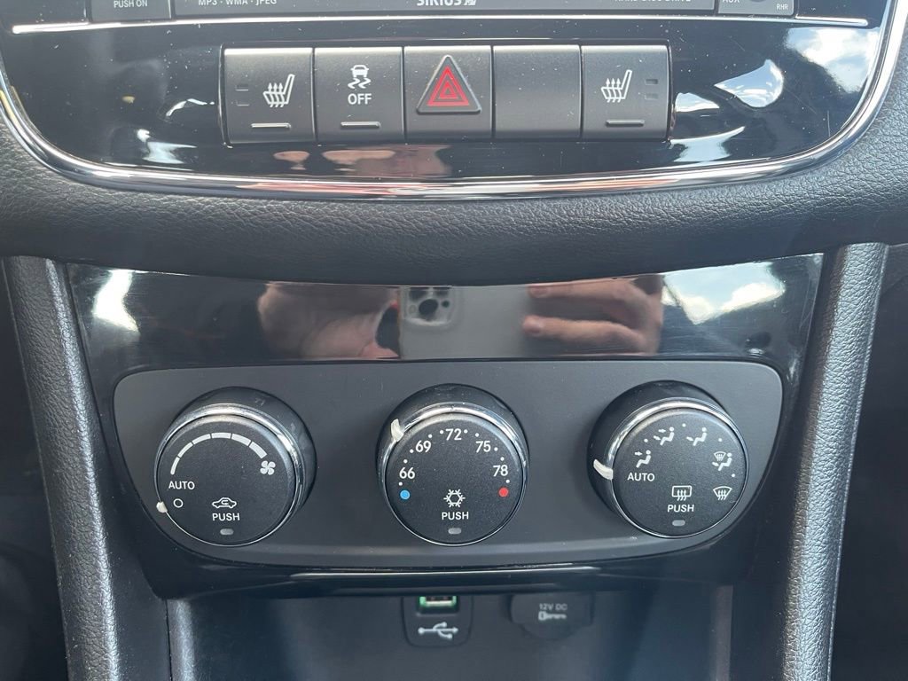 Used 2013 Chrysler 200 Limited w/ Sun/Sound Group image 24