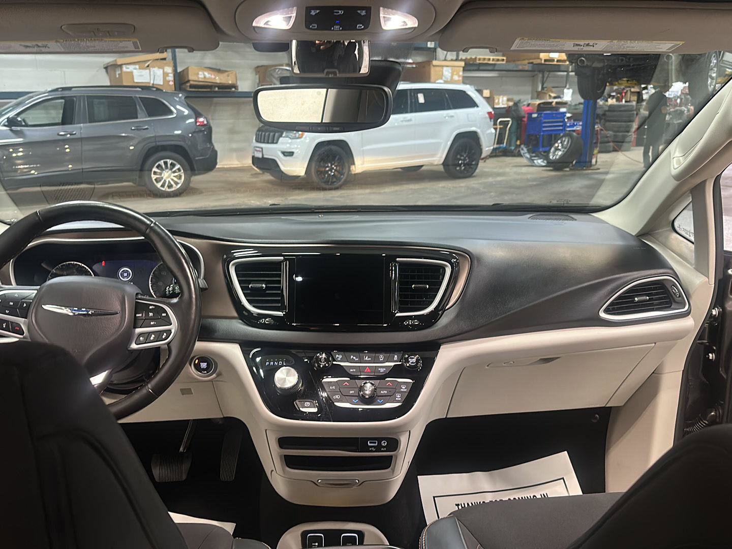 Used 2019 Chrysler Pacifica Touring Plus w/ Advanced Safetytec Group FWD image 28