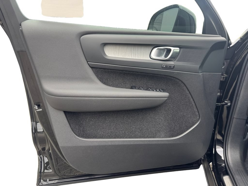 New 2026 Volvo XC40 B5 Plus w/ Protection Package Premier AWD/4WD image 9
