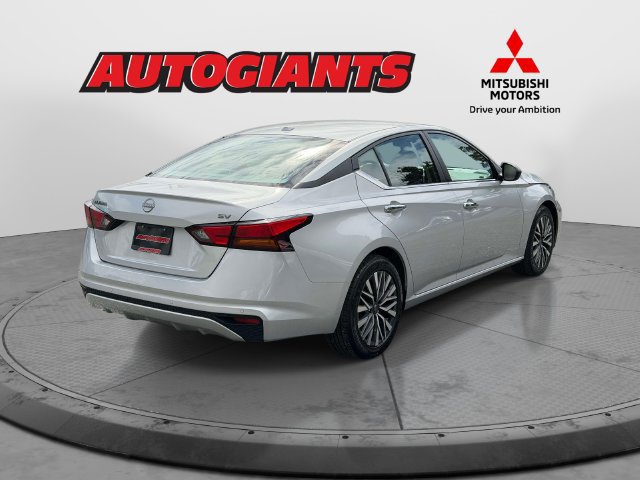 Used 2024 Nissan Altima 2.5 SV FWD image 2