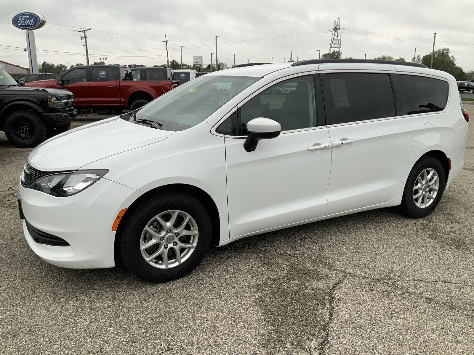 Used 2020 Chrysler Voyager Lxi FWD image 4