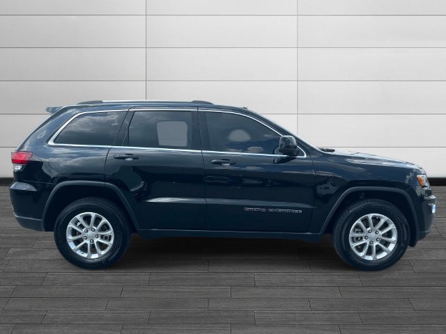 Used 2021 Jeep Grand Cherokee Laredo w/ Security & Convenience Group AWD/4WD image 2