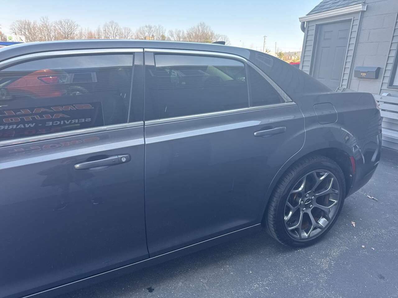 Used 2015 Chrysler 300 Limited RWD image 5