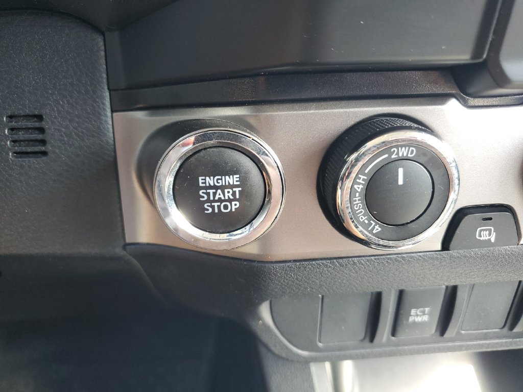 Used 2023 Toyota Tacoma SR5 AWD/4WD image 22