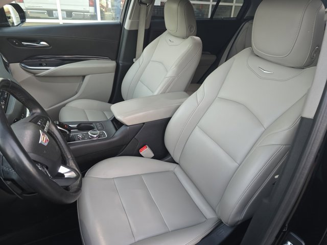 Used 2020 Cadillac XT4 Luxury w/ Cold Weather Package image 14