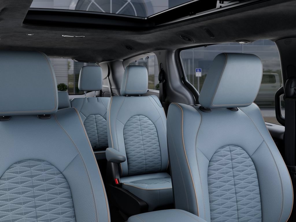 New 2027 Chrysler Pacifica Pinnacle w/ Theater Group FWD image 26