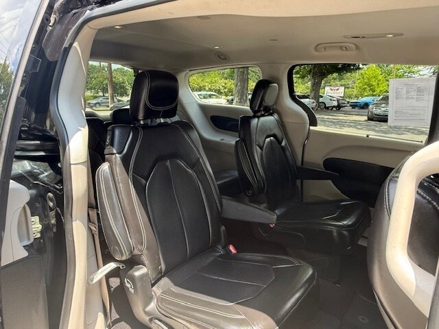 Used 2020 Chrysler Voyager Lxi image 15