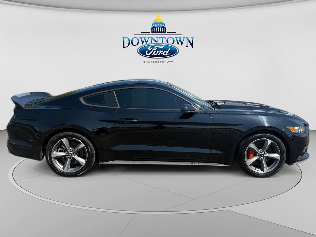 Used 2017 Ford Mustang GT RWD image 2