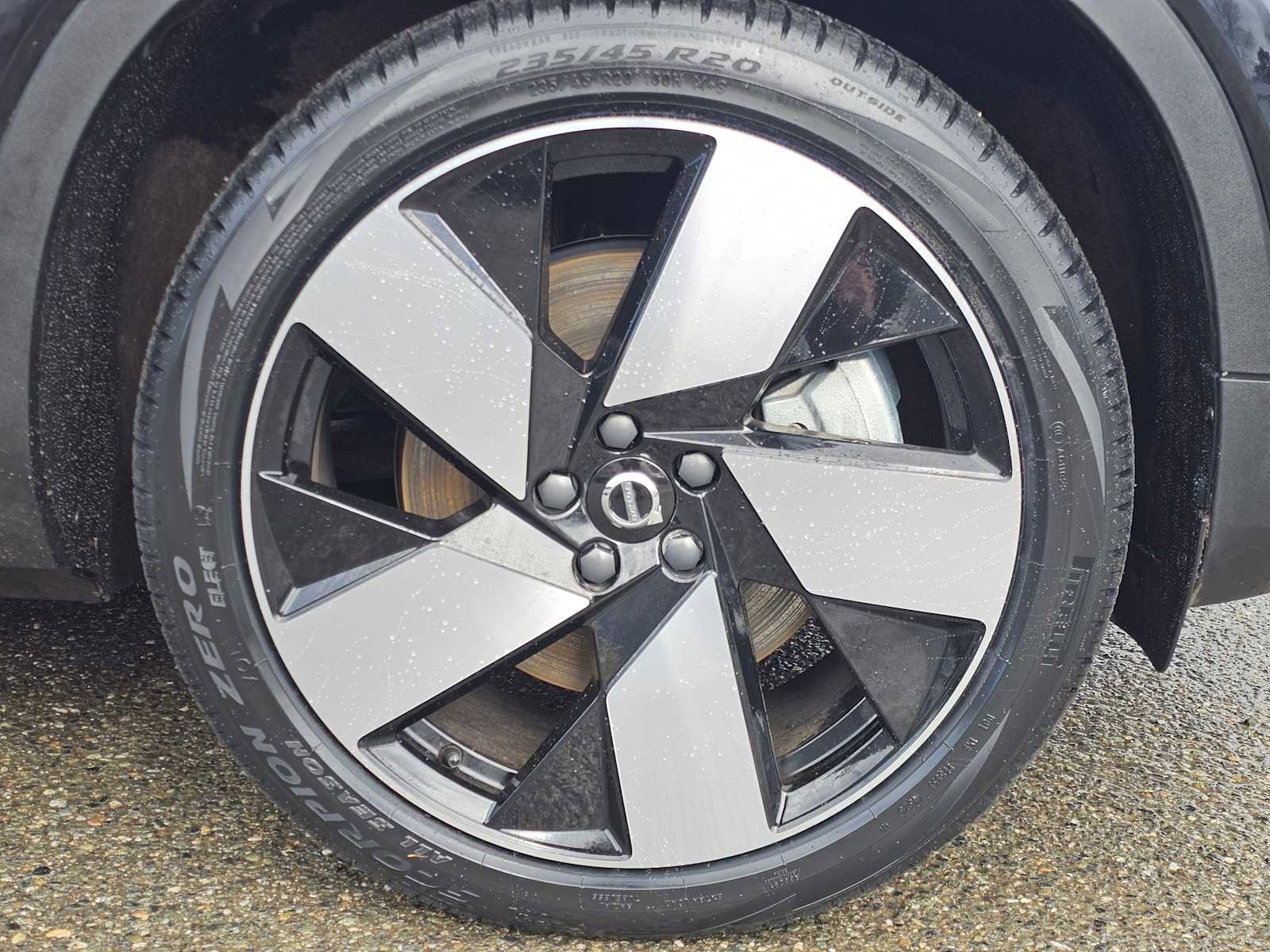 Used 2023 Volvo XC40 Recharge Ultimate image 9