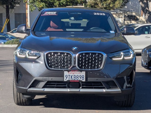 Used 2025 BMW X4 xDrive30i w/ Premium Package image 2