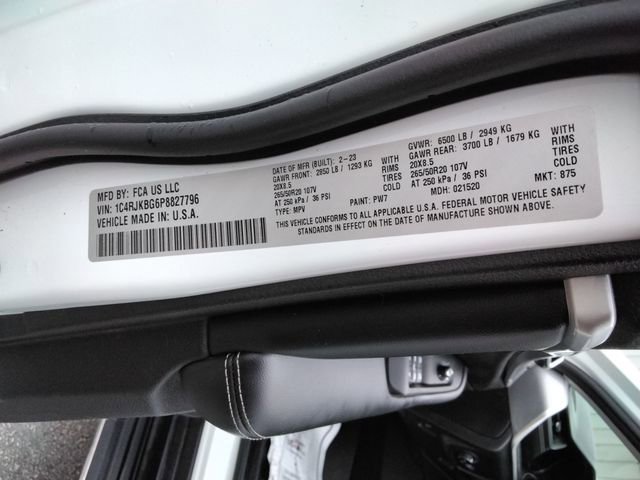 Used 2023 Jeep Grand Cherokee L Limited w/ Black Appearance Package AWD/4WD image 14