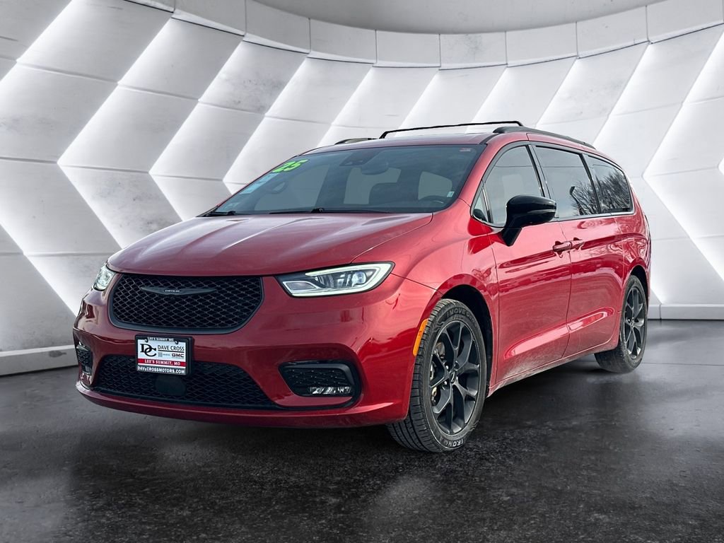 Used 2025 Chrysler Pacifica Limited