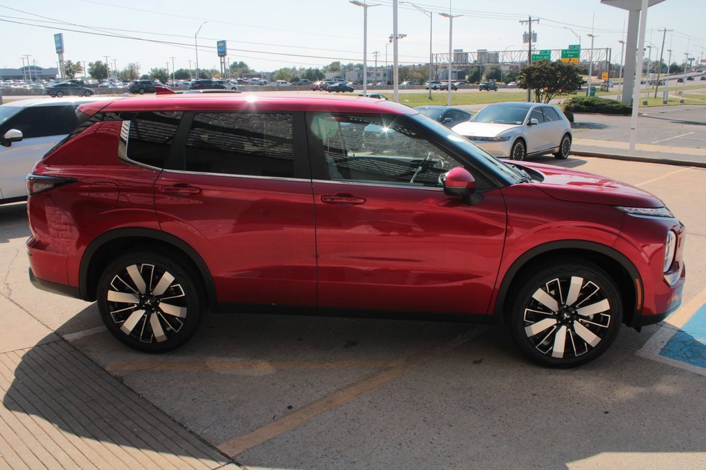 New 2025 Mitsubishi Outlander SE image 6