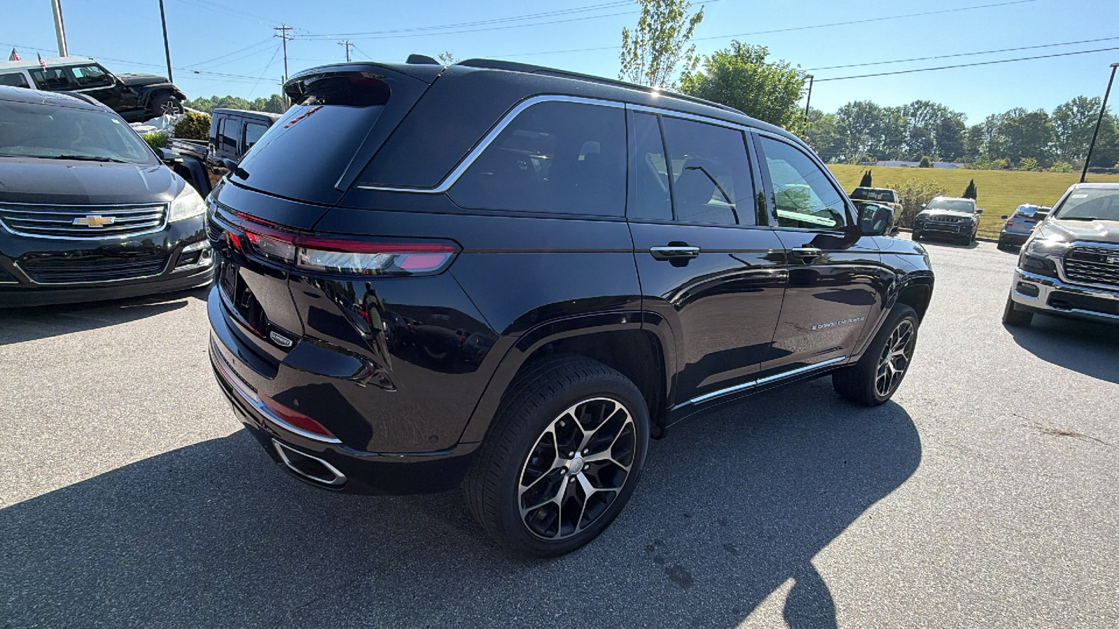 Used 2025 Jeep Grand Cherokee Summit AWD/4WD image 8