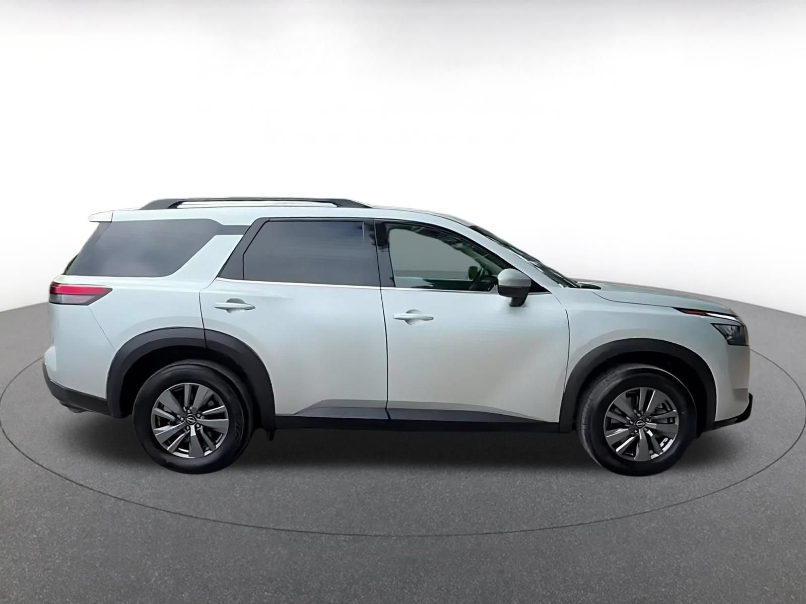 Used 2025 Nissan Pathfinder SV FWD image 16