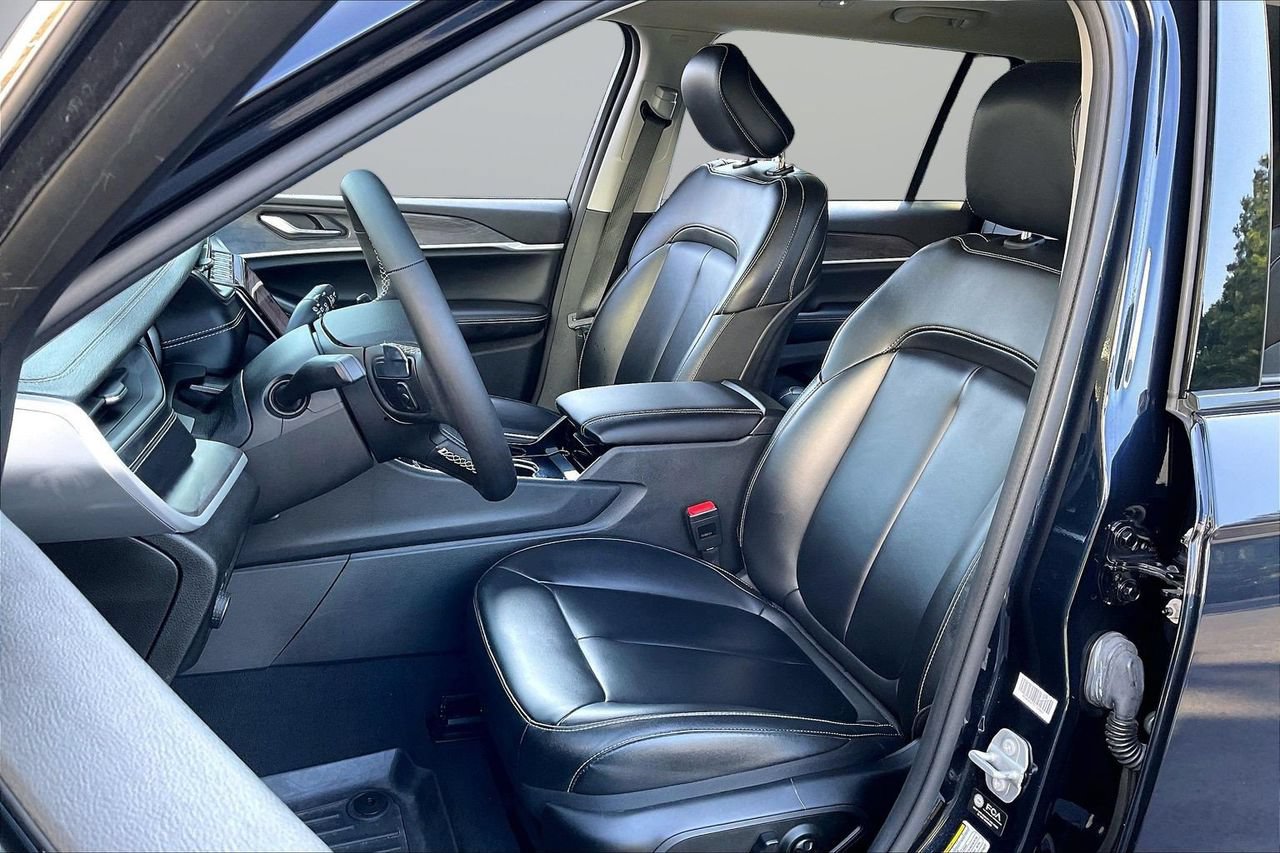 Certified 2023 Jeep Grand Cherokee L Limited AWD/4WD image 22