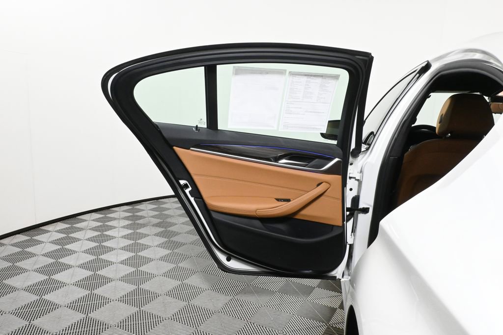 Certified 2022 BMW 530i xDrive w/ Convenience Package image 30