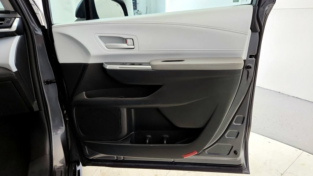 Certified 2025 Toyota Sienna LE AWD/4WD image 18