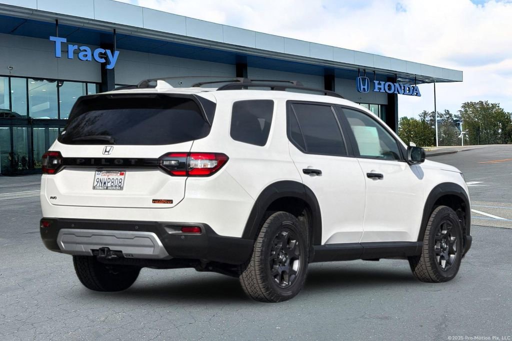 Certified 2025 Honda Pilot TrailSport image 6