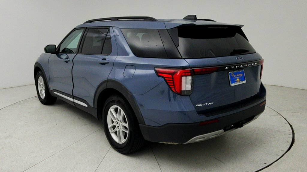 Used 2025 Ford Explorer Active w/ Active Comfort Package RWD image 6