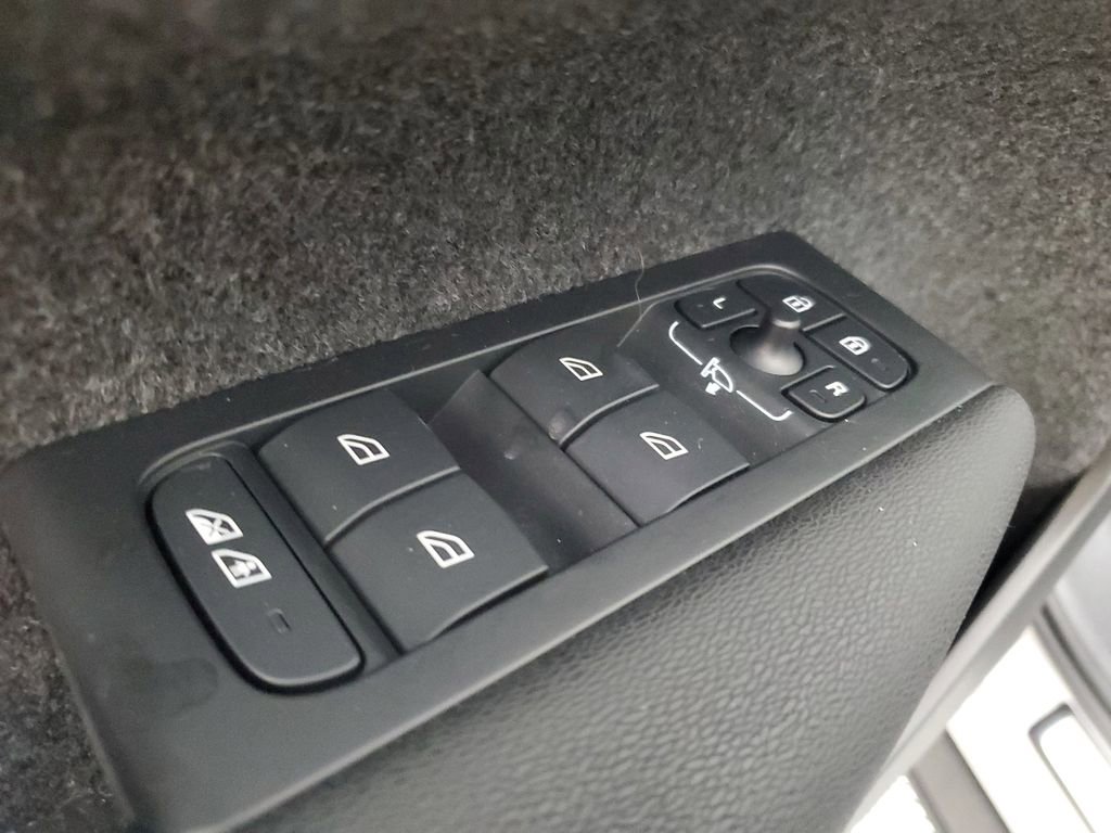 Used 2023 Volvo C40 P8 Recharge Ultimate image 22
