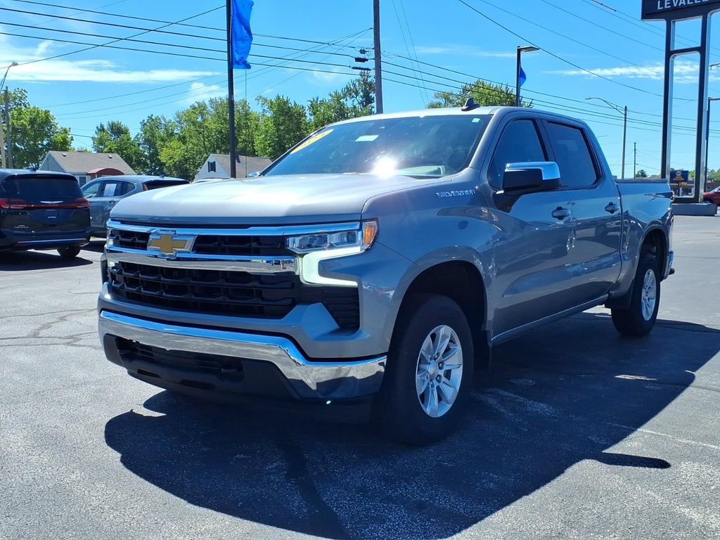 Used 2024 Chevrolet Silverado 1500 LT AWD/4WD image 3