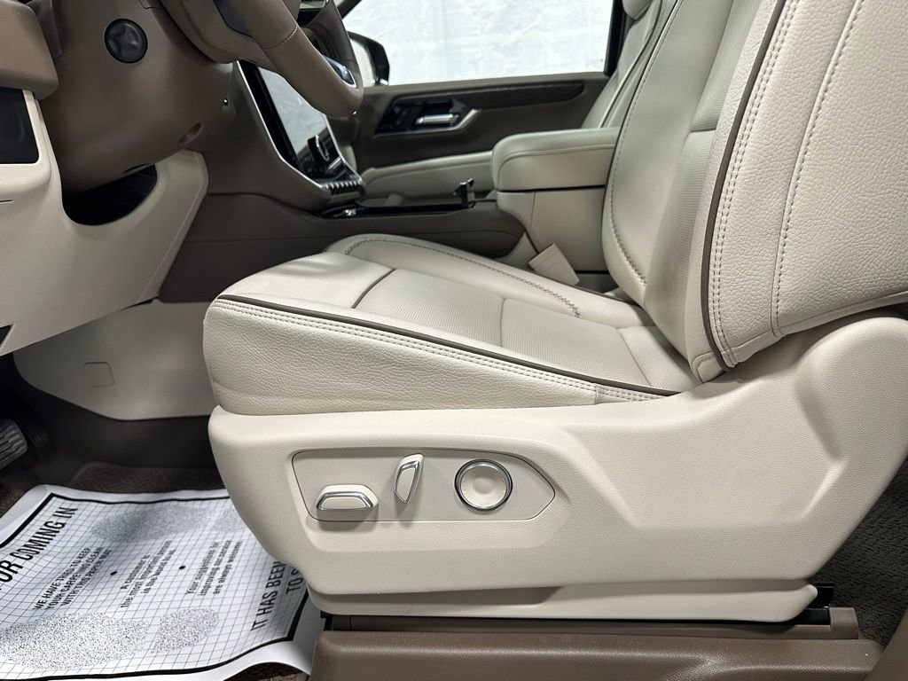 Used 2025 GMC Yukon XL Denali w/ Sun & Power Step Package AWD/4WD image 12