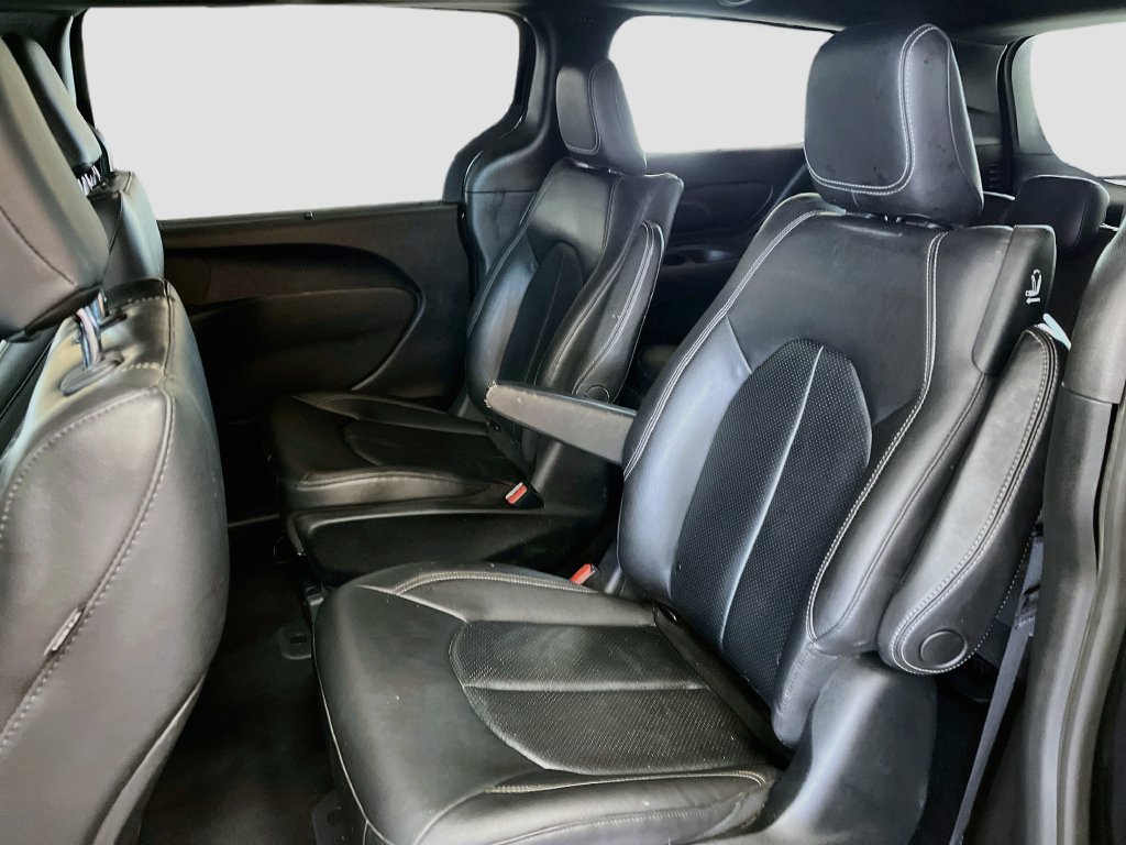 Used 2020 Chrysler Pacifica Touring-L w/ S Appearance Package FWD image 24