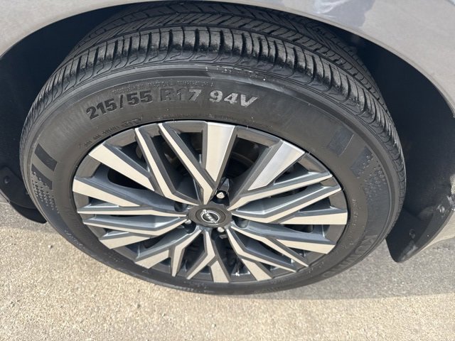 Used 2024 Nissan Altima 2.5 SV w/ SV Premium Package image 16