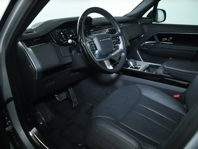 Certified 2025 Land Rover Range Rover SE image 16