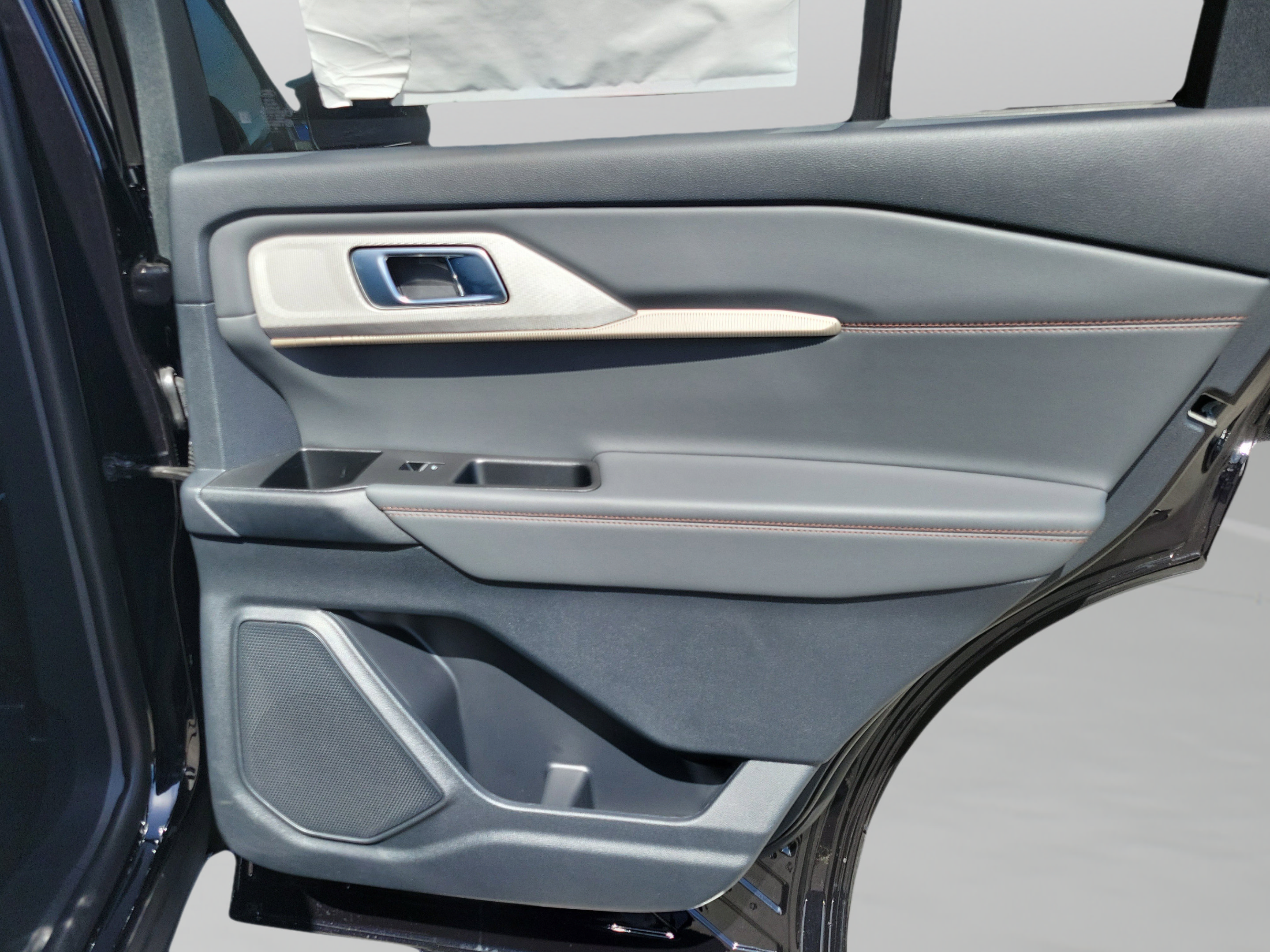 New 2026 Ford Explorer Active w/ Active Comfort Package RWD image 24
