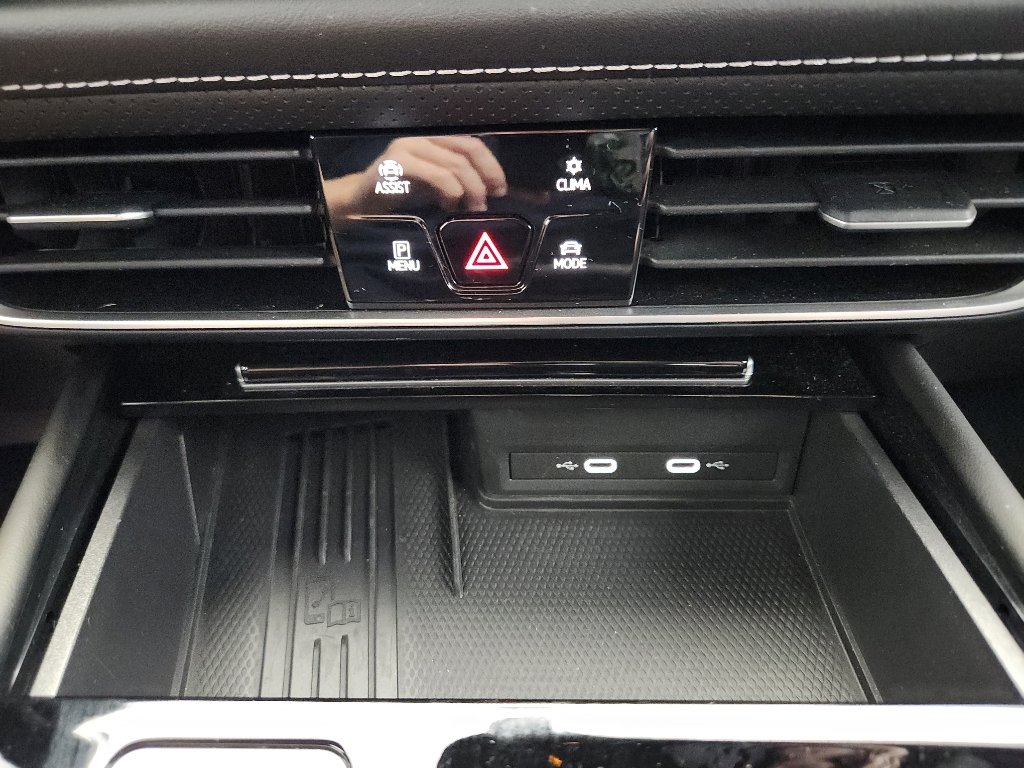 Certified 2025 Volkswagen Atlas Cross Sport SE FWD image 23