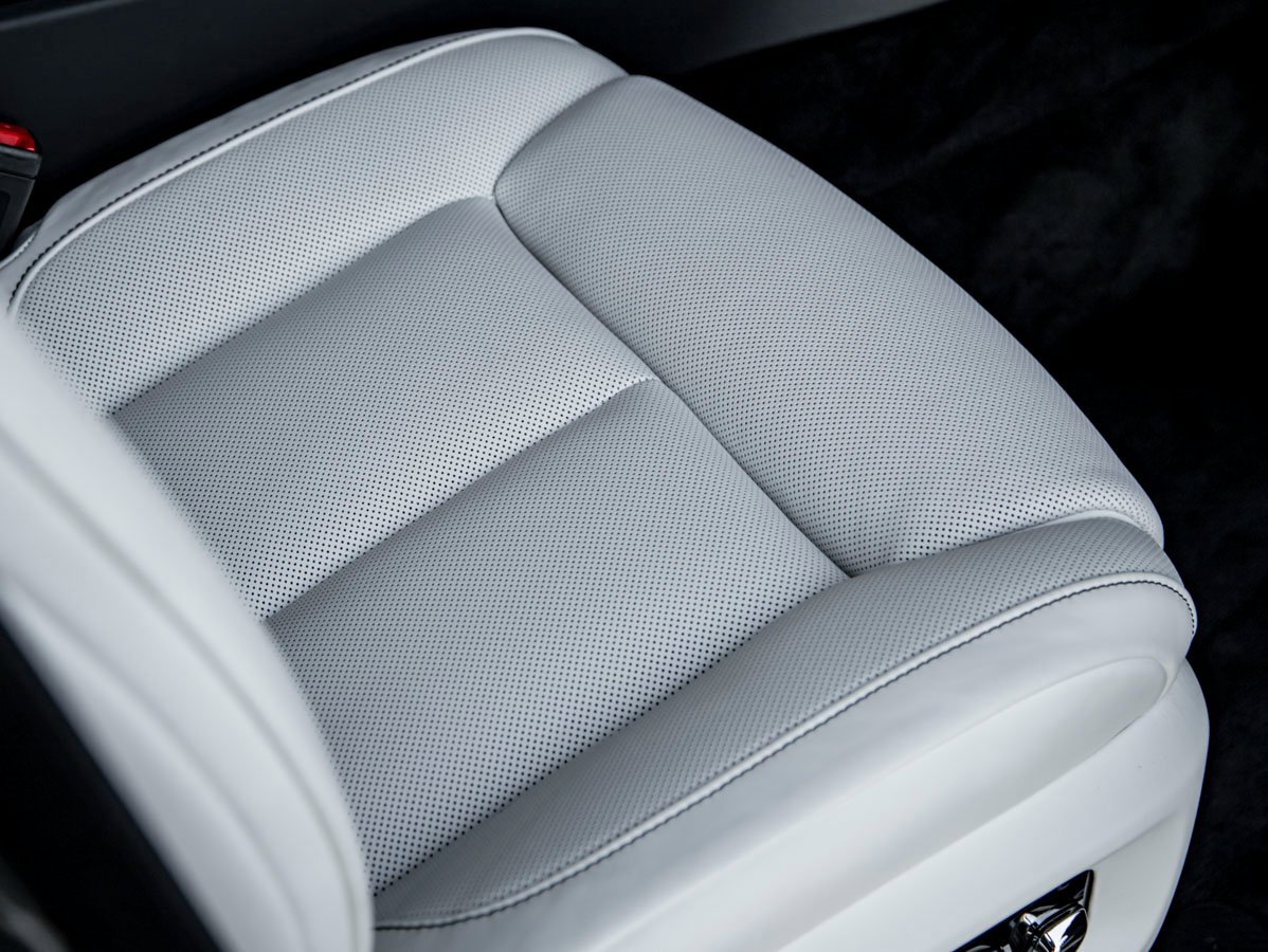 Used 2024 Rolls-Royce Cullinan Black Badge w/ Driver's Package image 32