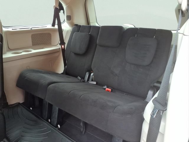 Used 2013 Dodge Grand Caravan SXT FWD image 9