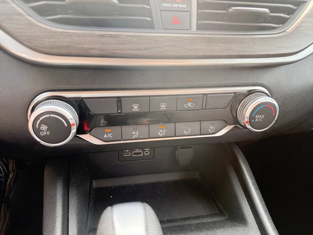 Used 2025 Nissan Altima 2.5 SV AWD/4WD image 29
