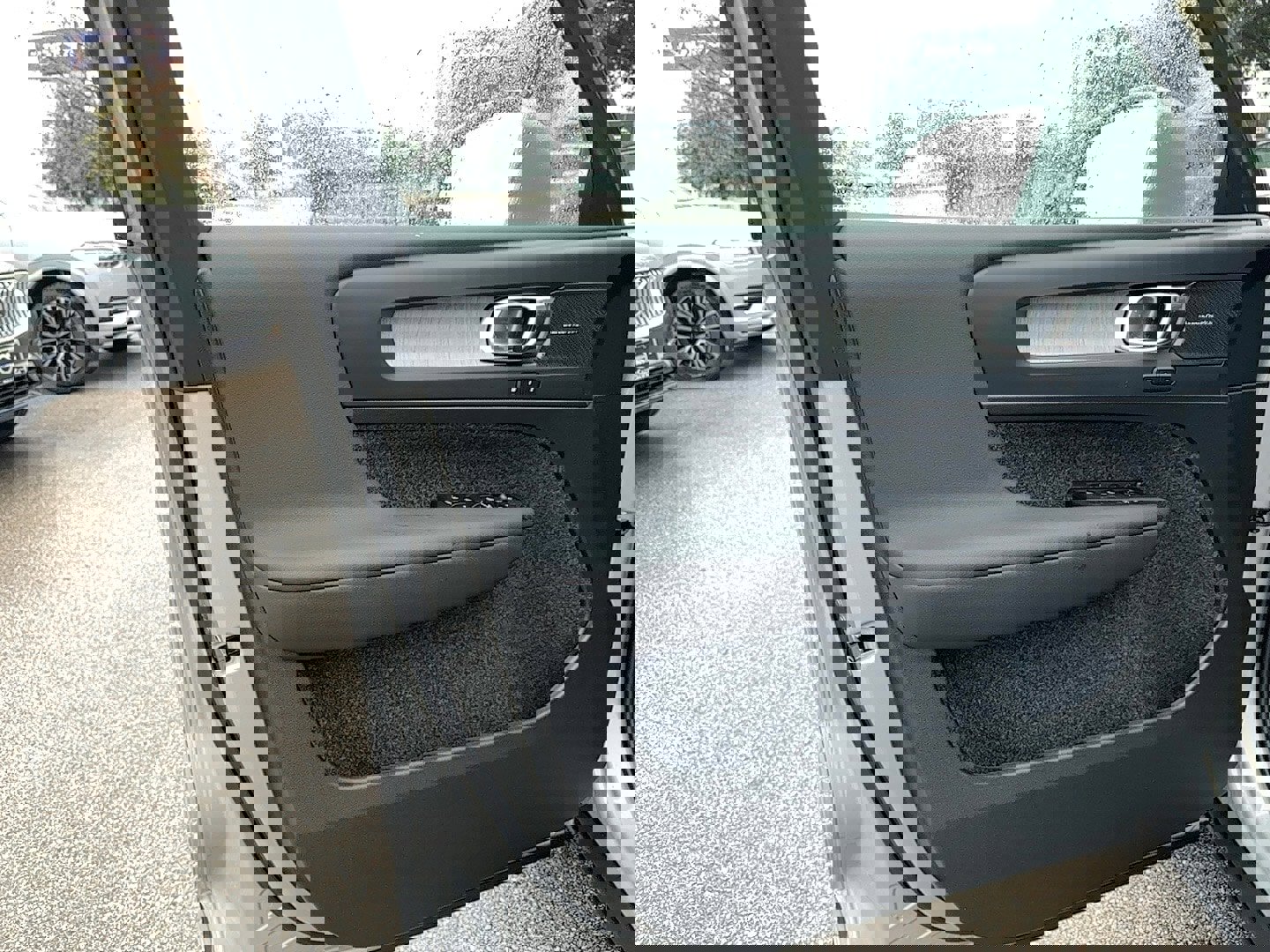 New 2025 Volvo XC40 B5 Ultra w/ Protection Package image 12