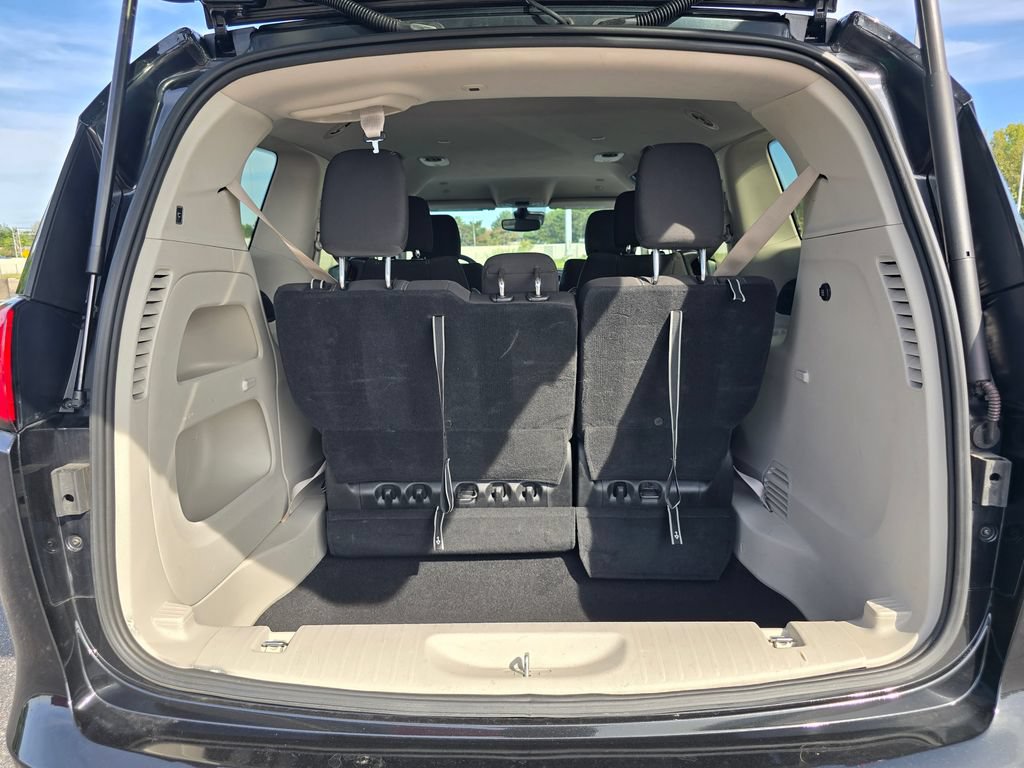 Used 2023 Chrysler Voyager LX FWD image 16