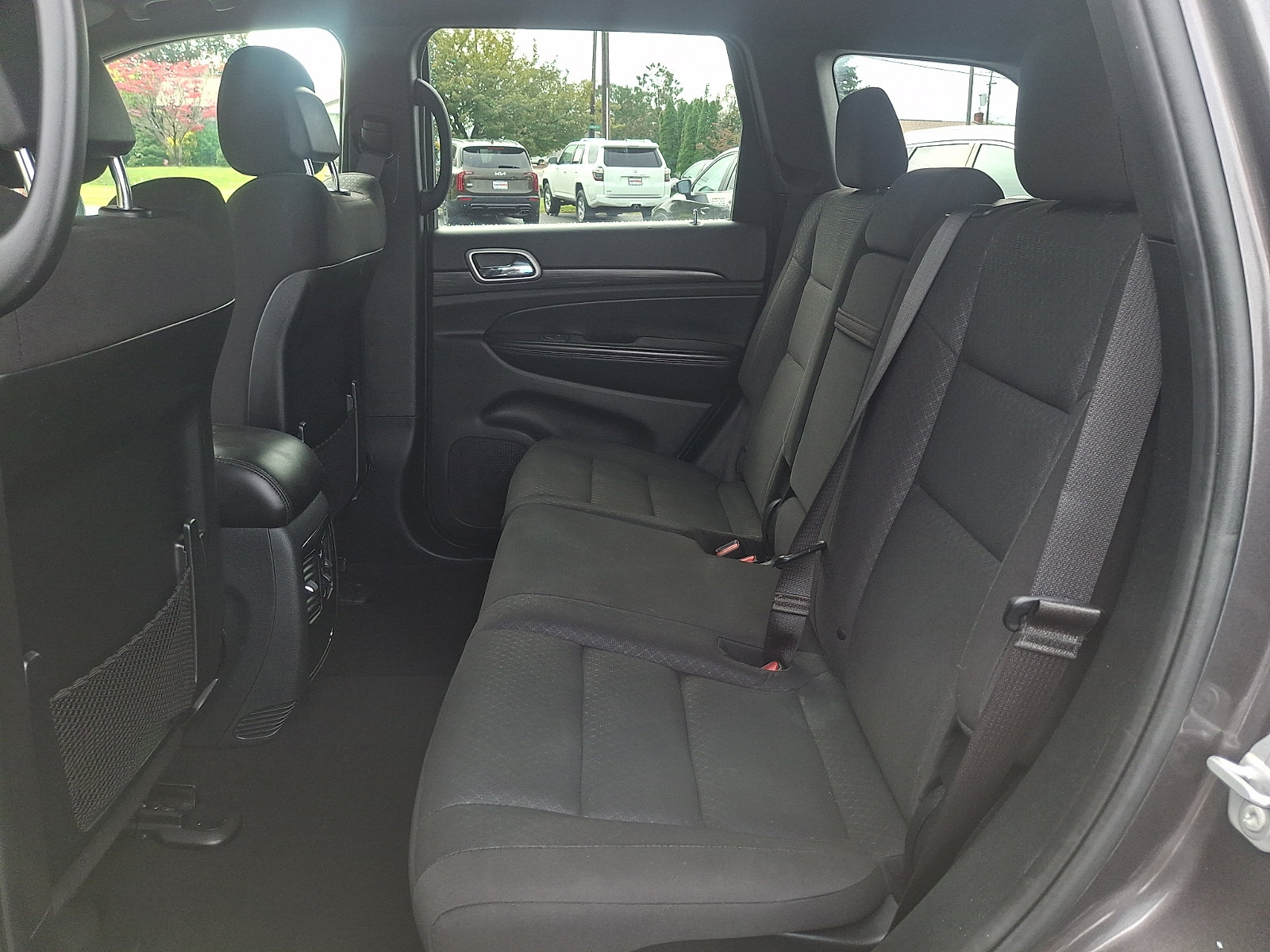 Used 2020 Jeep Grand Cherokee Laredo AWD/4WD image 10