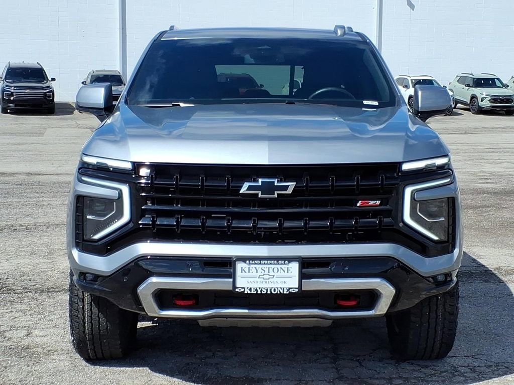 Used 2025 Chevrolet Suburban Z71 AWD/4WD image 2