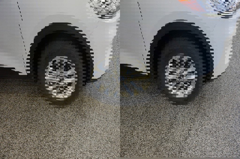 Used 2020 Ford Escape SE image 2