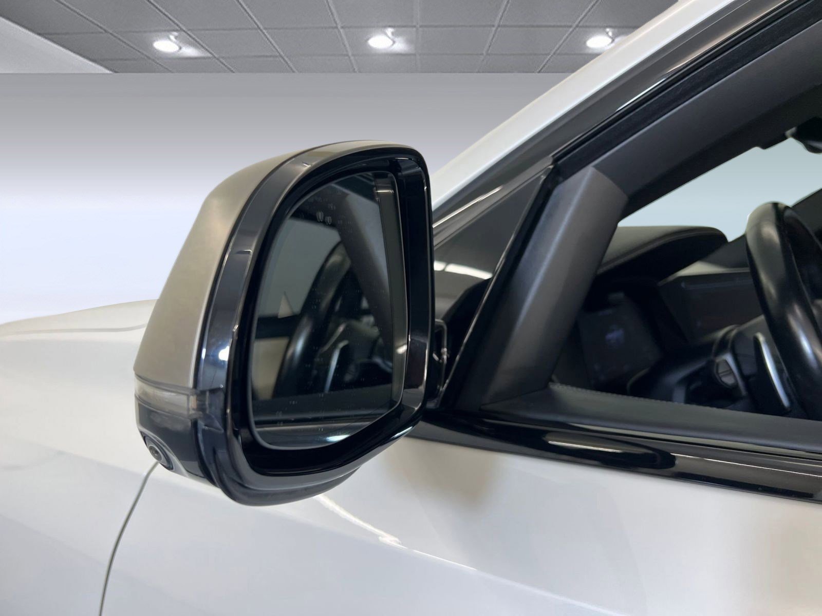 Used 2022 BMW X6 M50i w/ Executive Package image 23