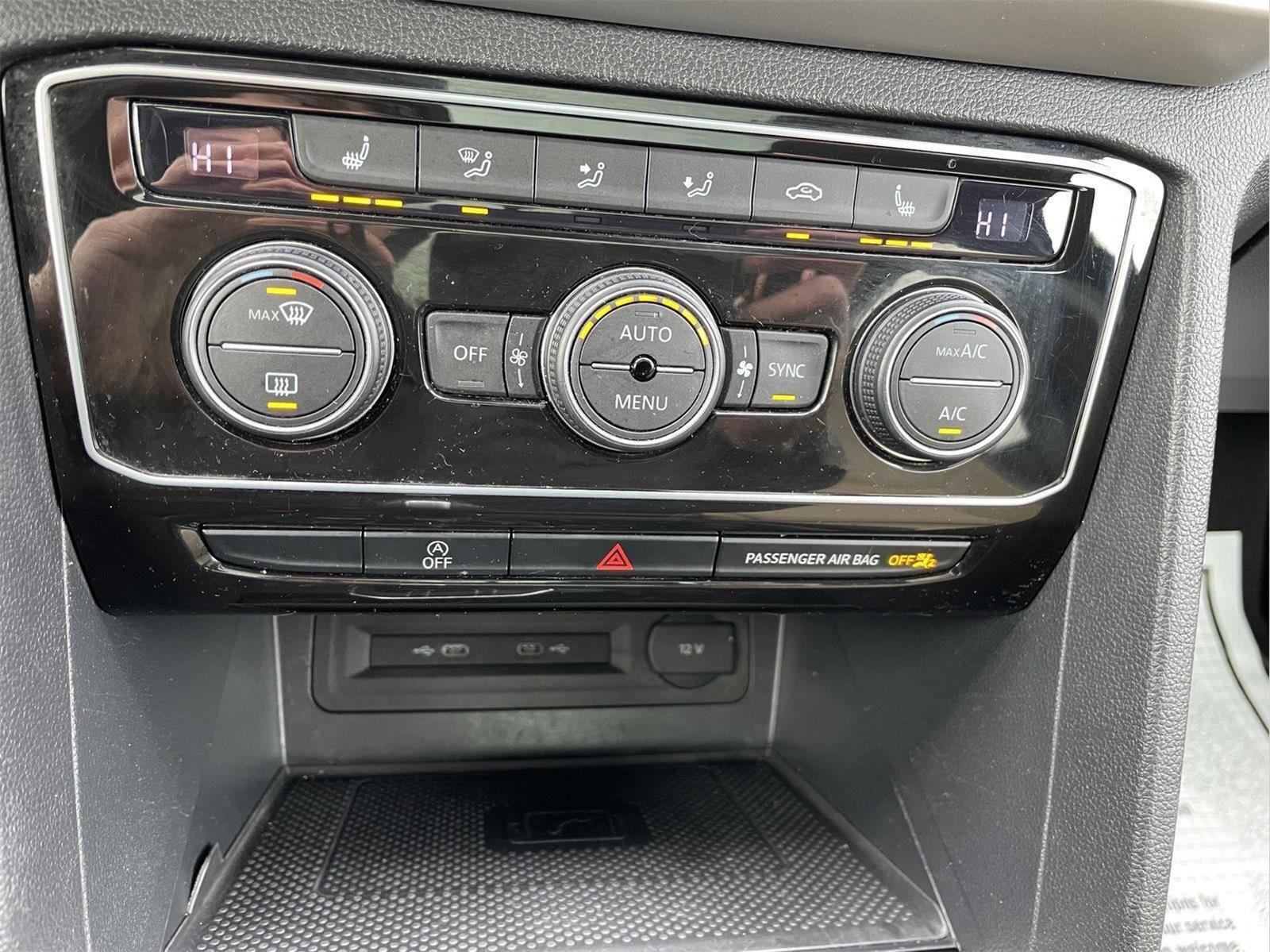 Used 2022 Volkswagen Atlas Cross Sport SE w/ Panoramic Sunroof Package image 30