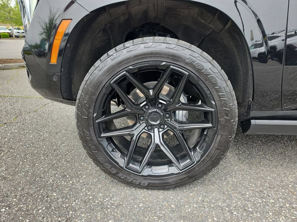 Certified 2025 GMC Yukon AT4 w/ AT4 Premium Plus Package AWD/4WD image 43
