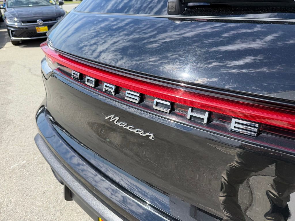 Used 2024 Porsche Macan AWD/4WD image 10