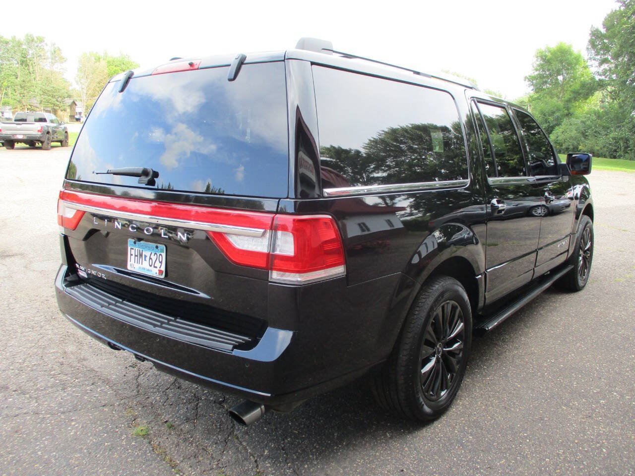 Used 2017 Lincoln Navigator L Select AWD/4WD image 8