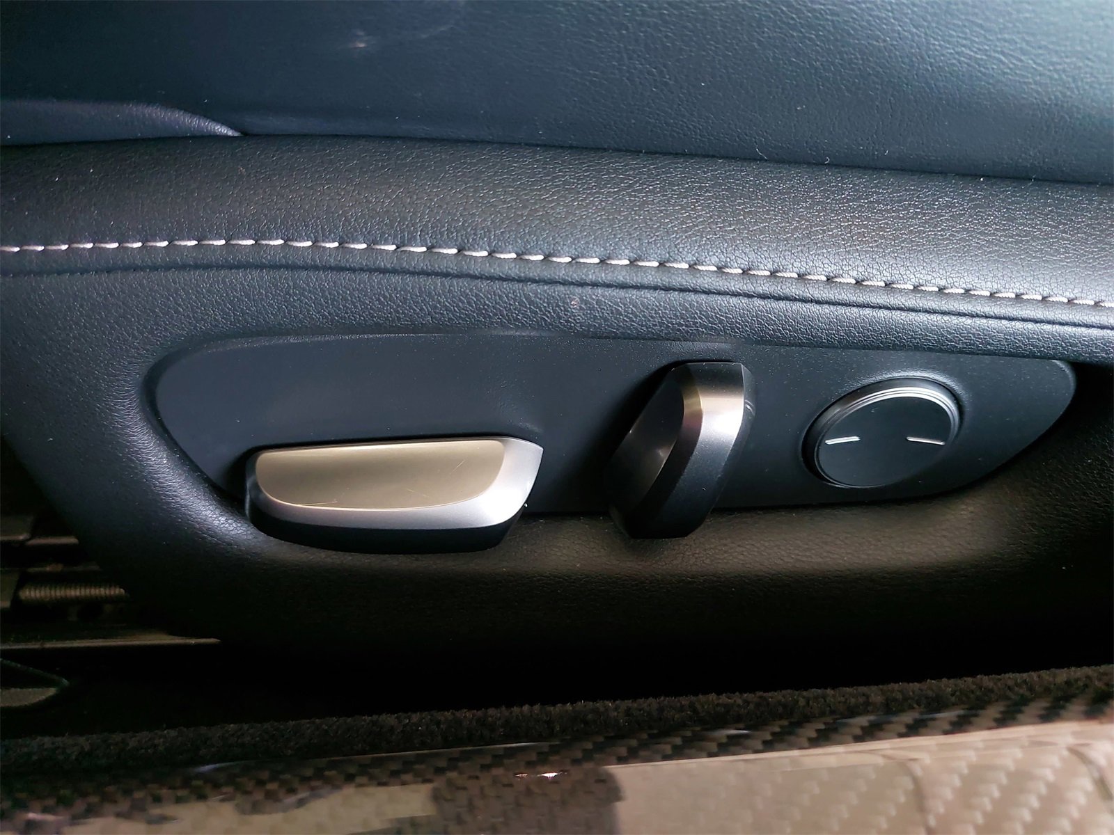 Used 2023 Lexus LC 500 Convertible image 38