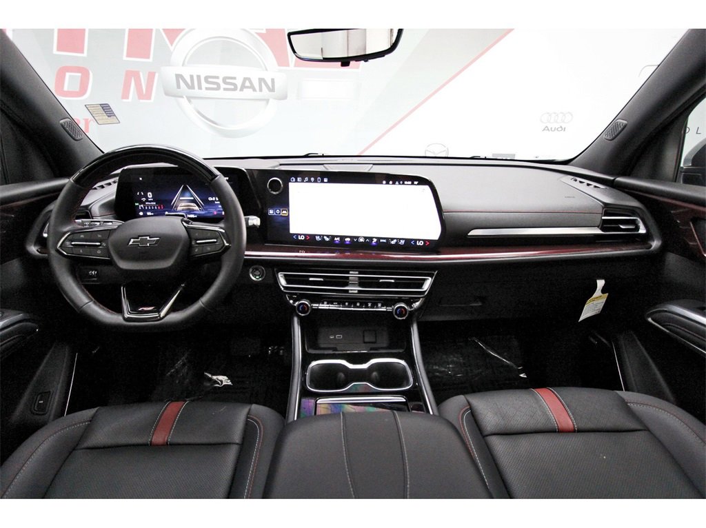 Used 2025 Chevrolet Traverse RS image 7